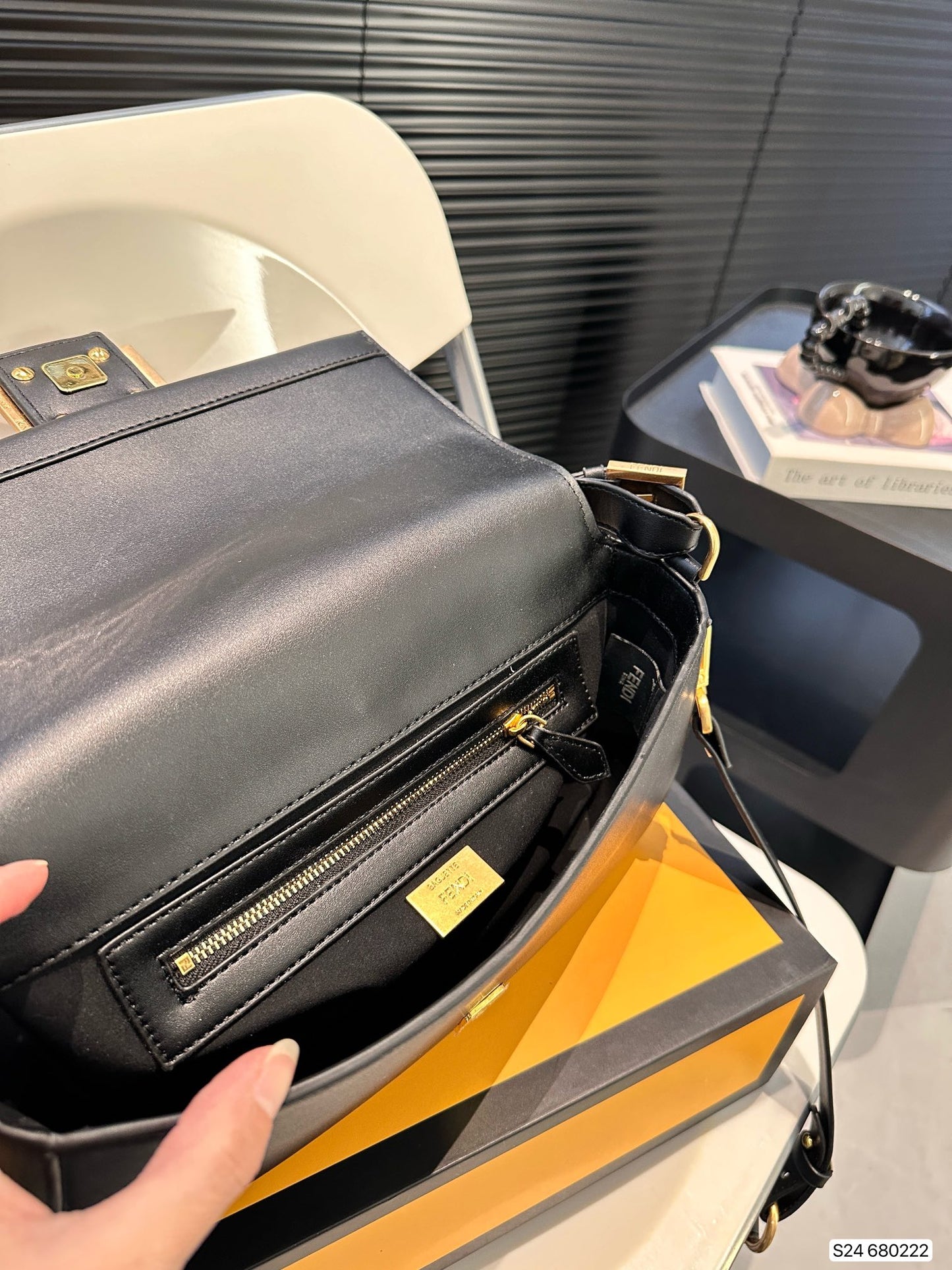 Fendi Baguette new arrival bag size: 28 * 17 cm