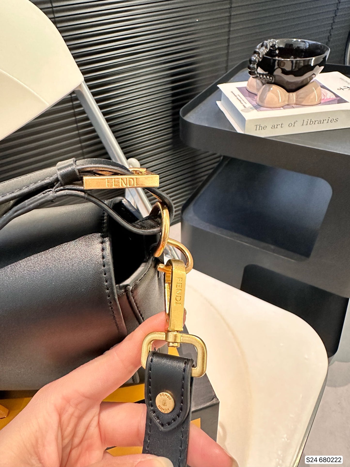 Fendi Baguette new arrival bag size: 28 * 17 cm