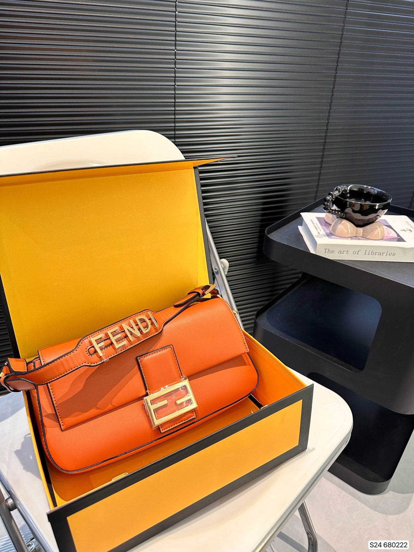 Fendi Baguette new arrival bag size: 28 * 17 cm