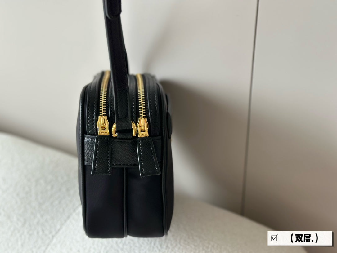 Prada odette new arrival camera bag size: 21 * 16cm