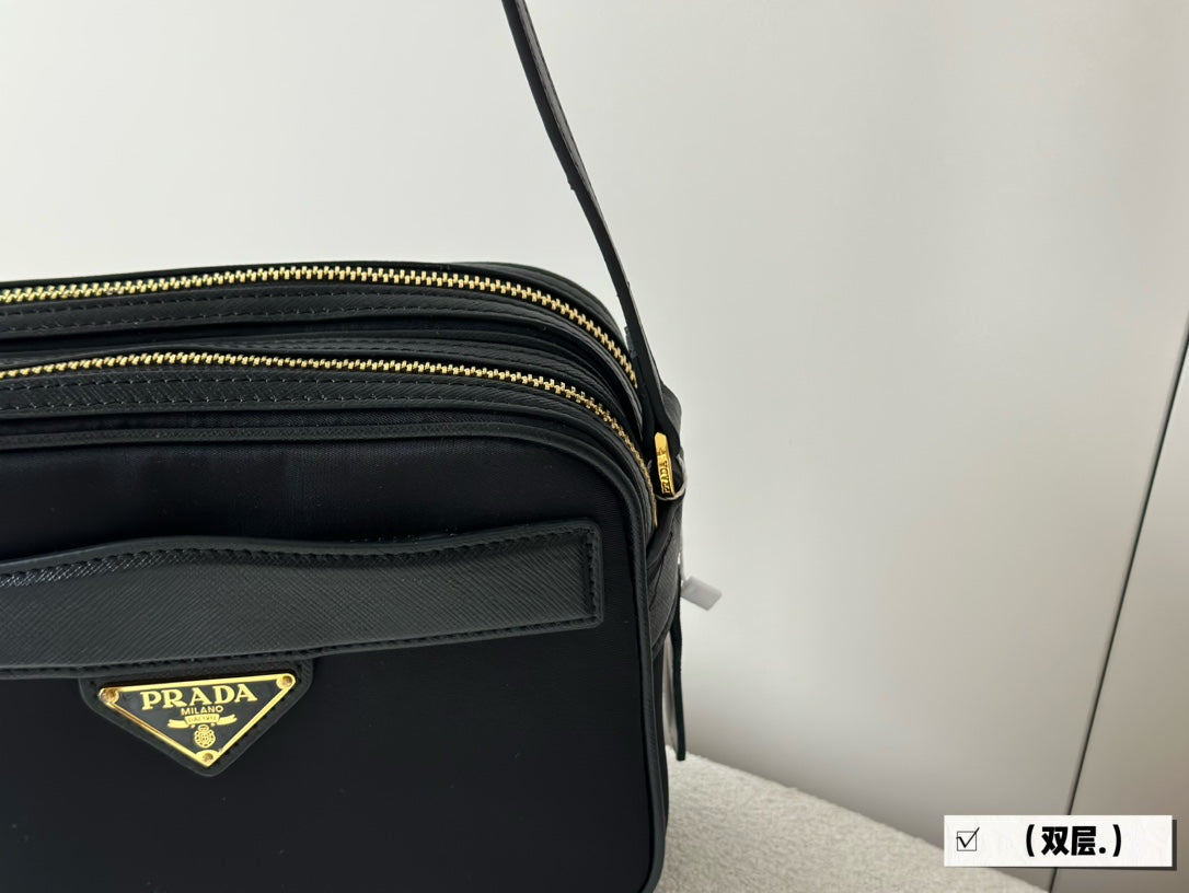 Prada odette new arrival camera bag size: 21 * 16cm