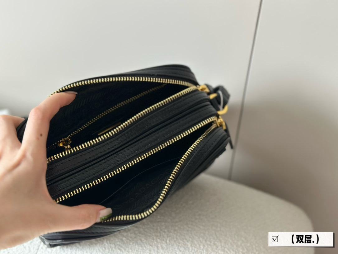 Prada odette new arrival camera bag size: 21 * 16cm