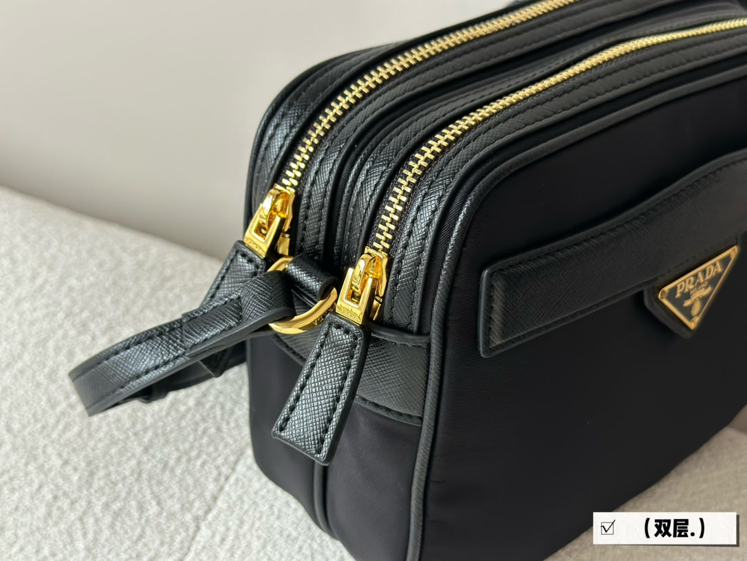 Prada odette new arrival camera bag size: 21 * 16cm