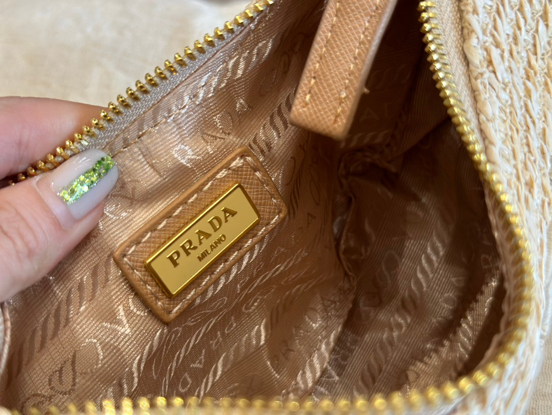 Pra new arrival bag size: 22 * 12cm