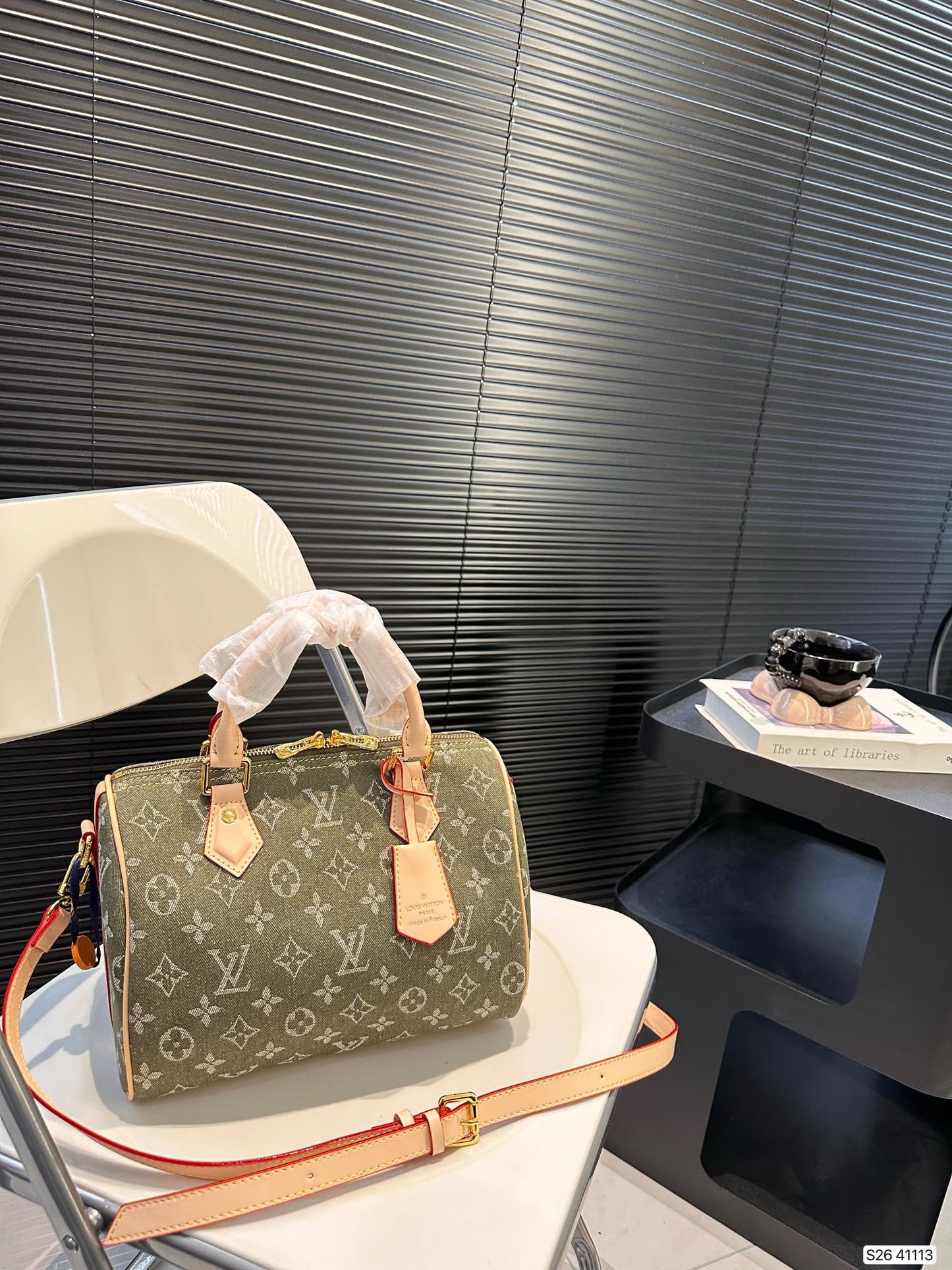 Louis new arrival speedy 25 denim bag size: 25 * 19  cm