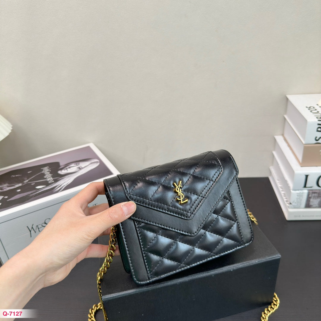 Y ENVELOPE New arrival bag size: 17*13 cm