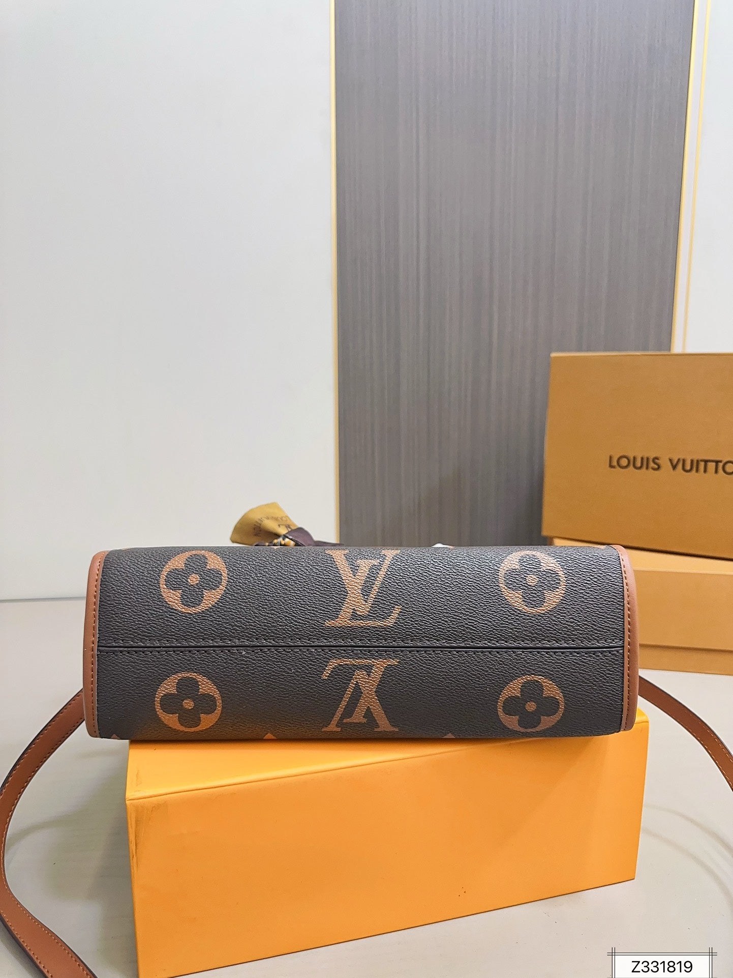 Louis new arrival Onthego tote bag size: 30 * 19 cm