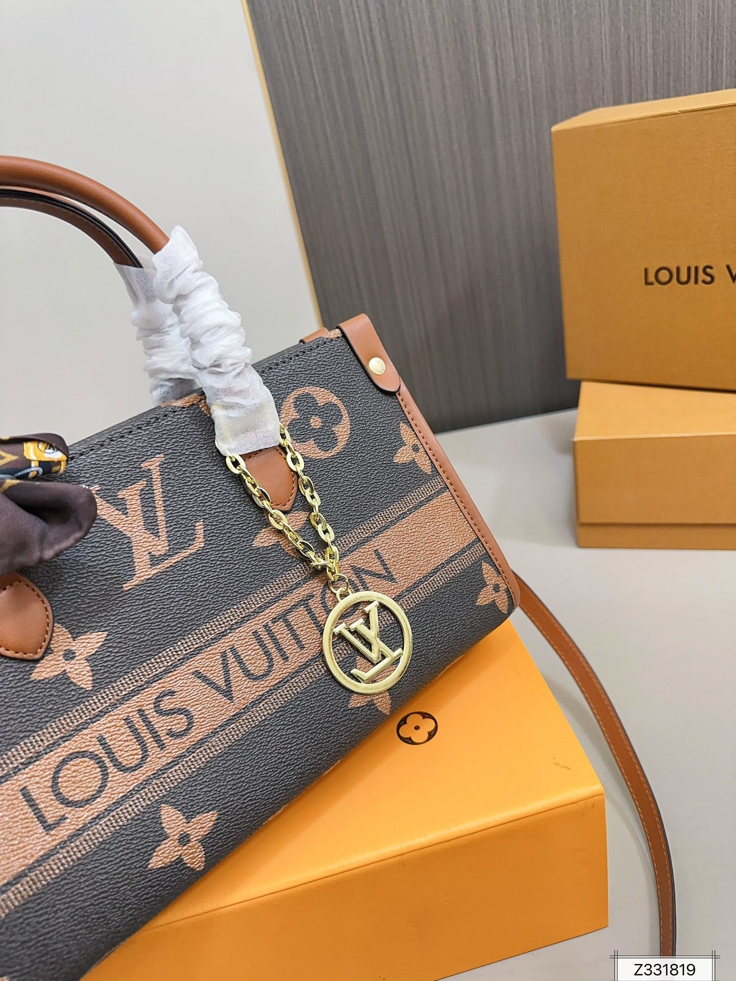 Louis new arrival Onthego tote bag size: 30 * 19 cm