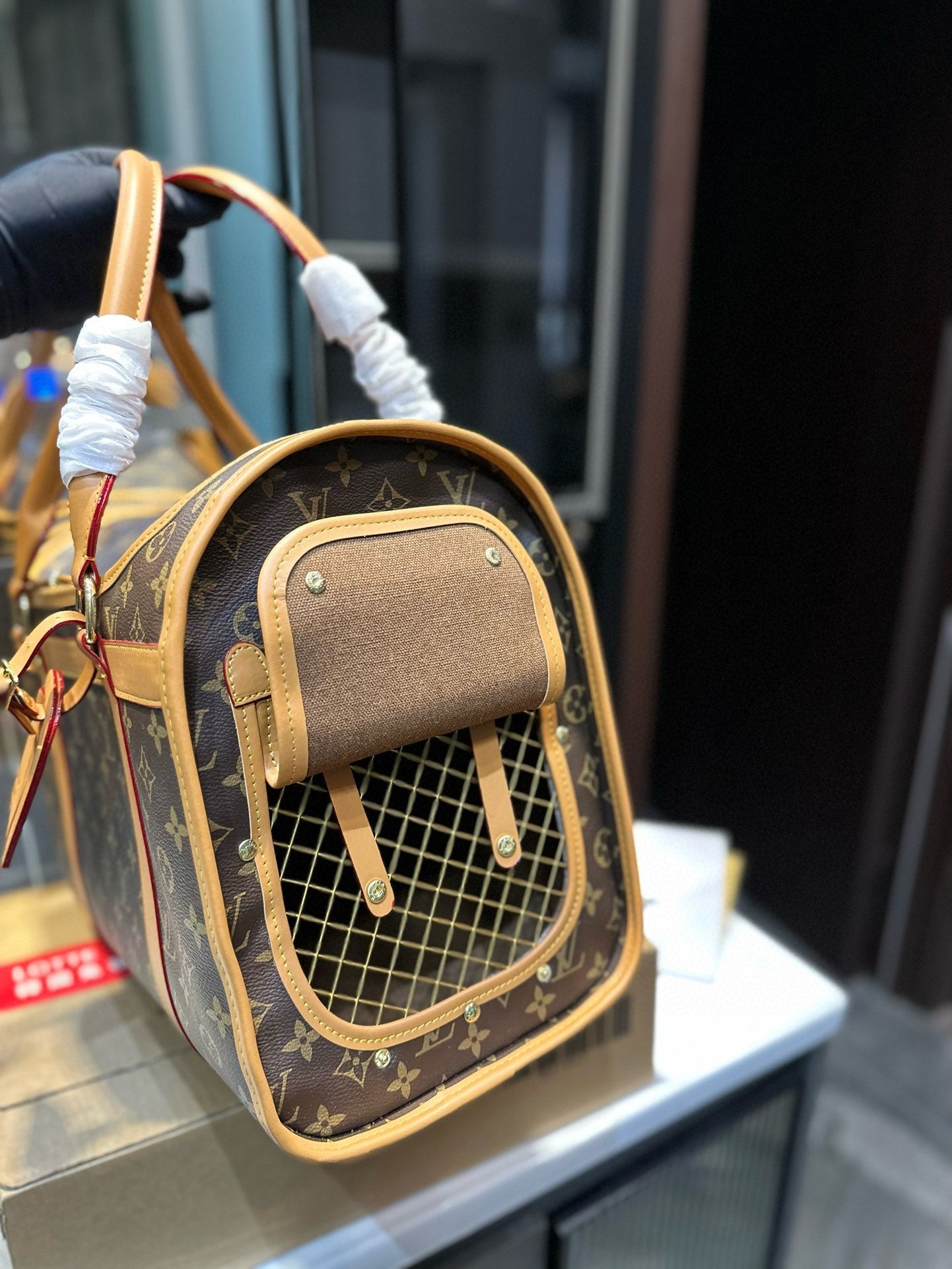 Louis new arrival pet bags size: 39*20*32 cm