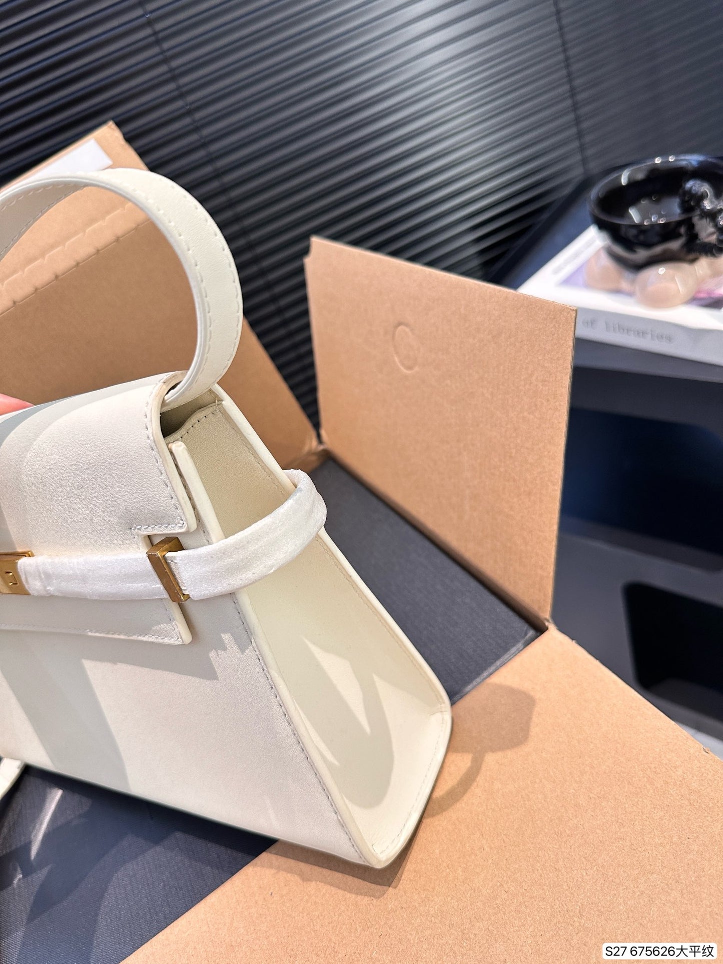 Y new arrival Manhattan bag smooth leather size: 29 * 22 cm