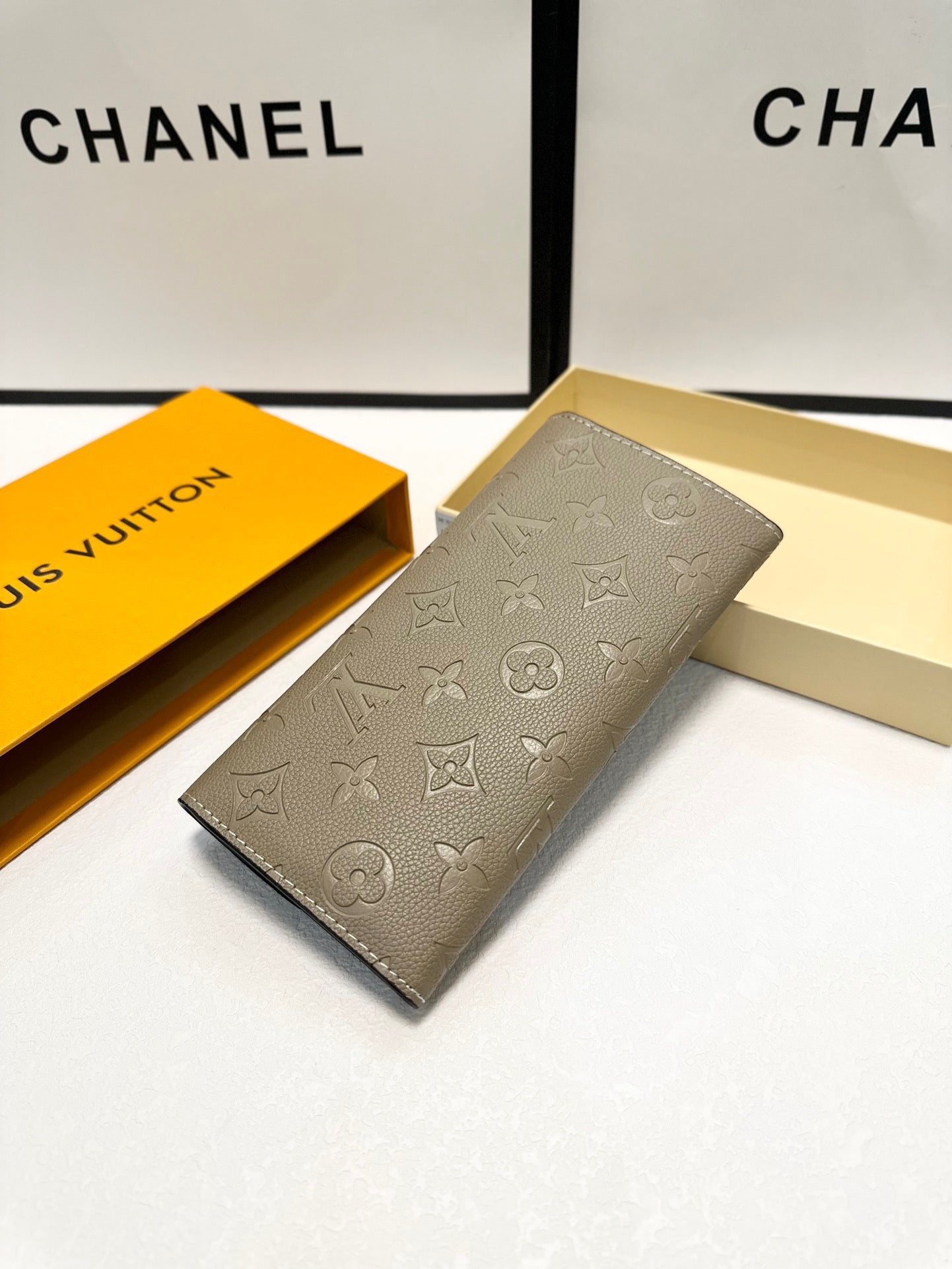 Louis new arrival wallet 02 size: 19x10 cm