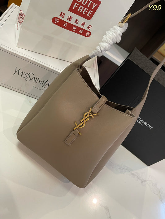 Y new arirval  hobo bag size: 21*21cm