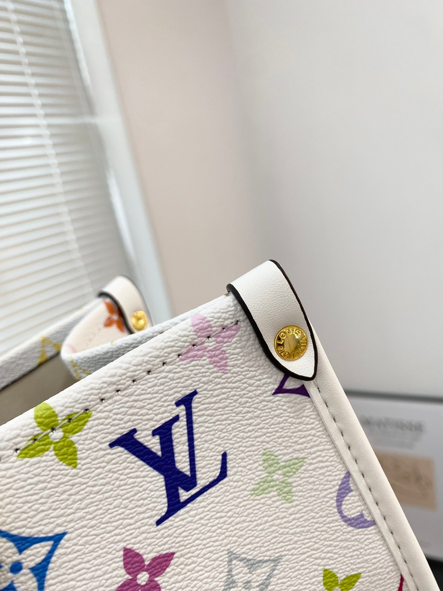 Louis new arrival onthego tote bag size : 35 cm