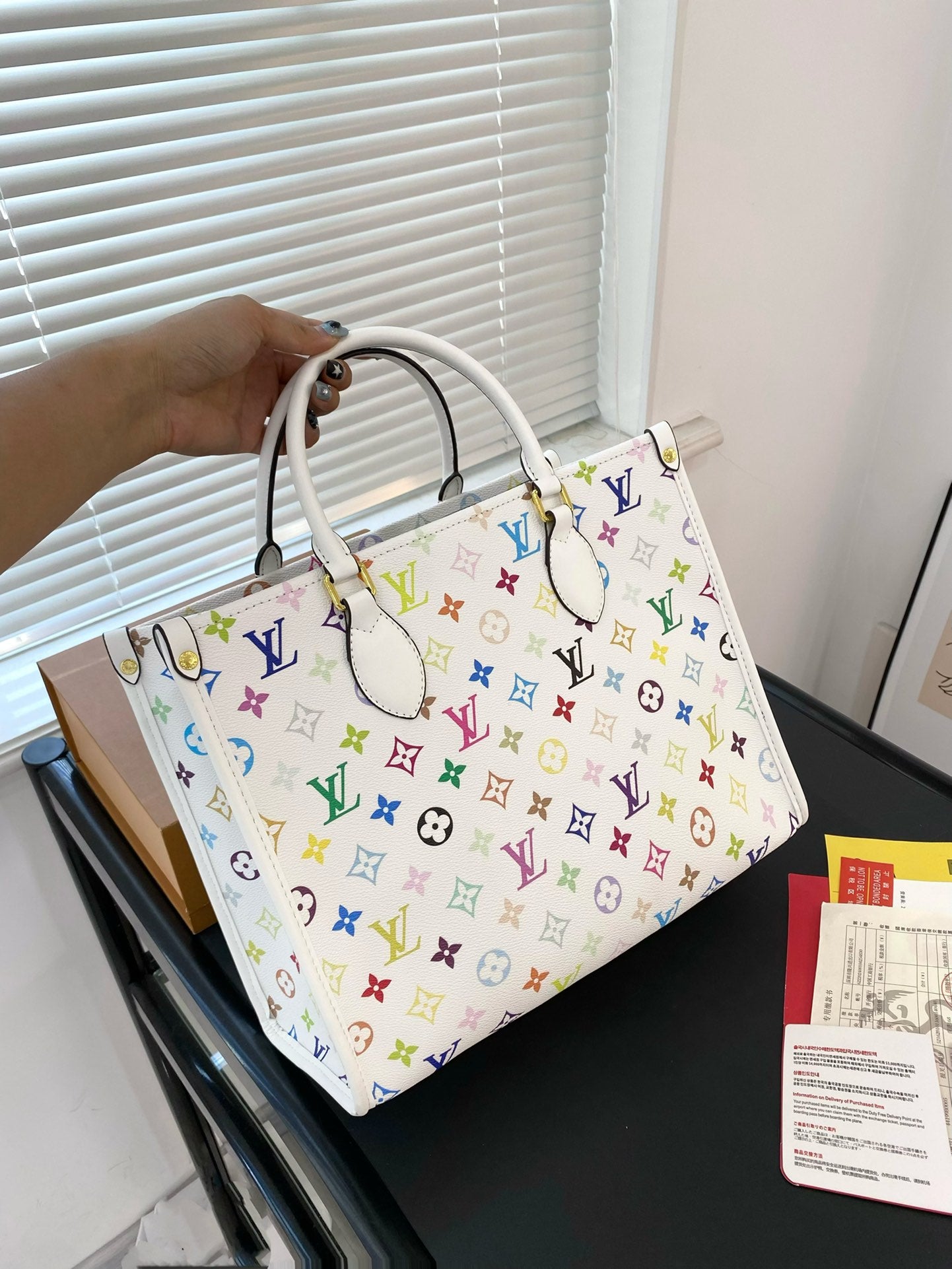 Louis new arrival onthego tote bag size : 35 cm