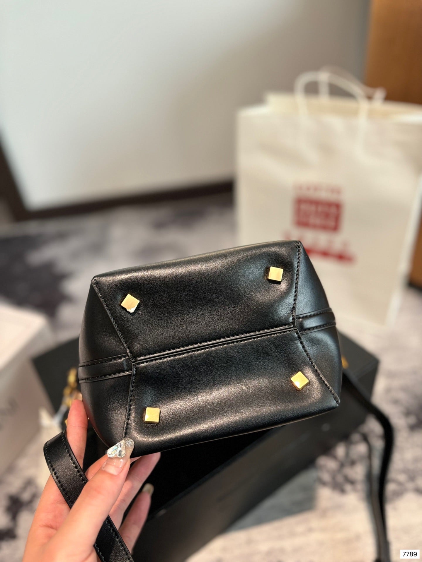 Y Le 37 Bucket small bag size: 16*19 cm