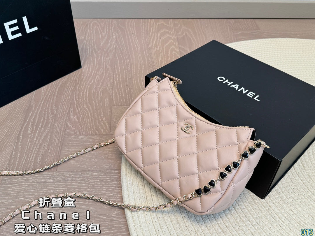 Cc new arrival chain bag size: 23 * 13 cm