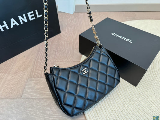 Cc new arrival chain bag size: 23 * 13 cm