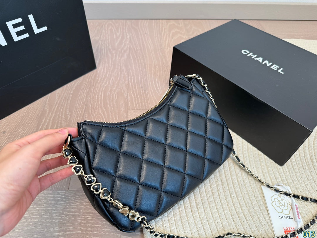 Cc new arrival chain bag size: 23 * 13 cm