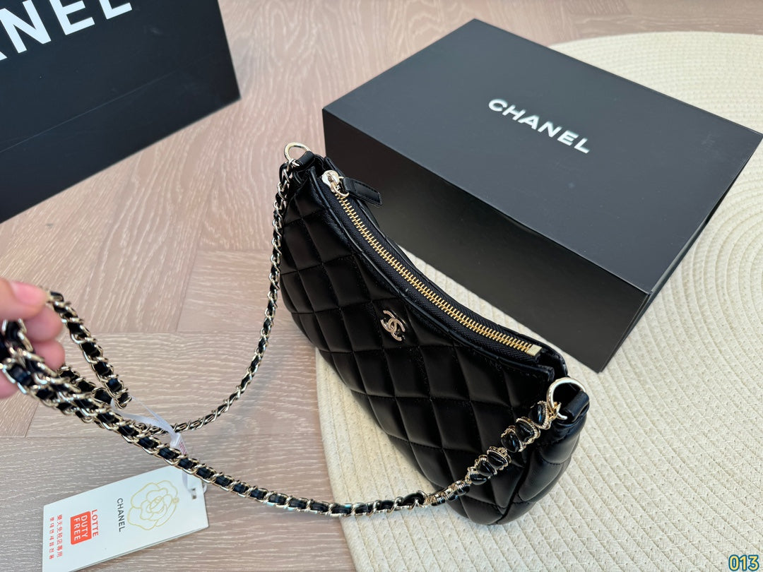 Cc new arrival chain bag size: 23 * 13 cm