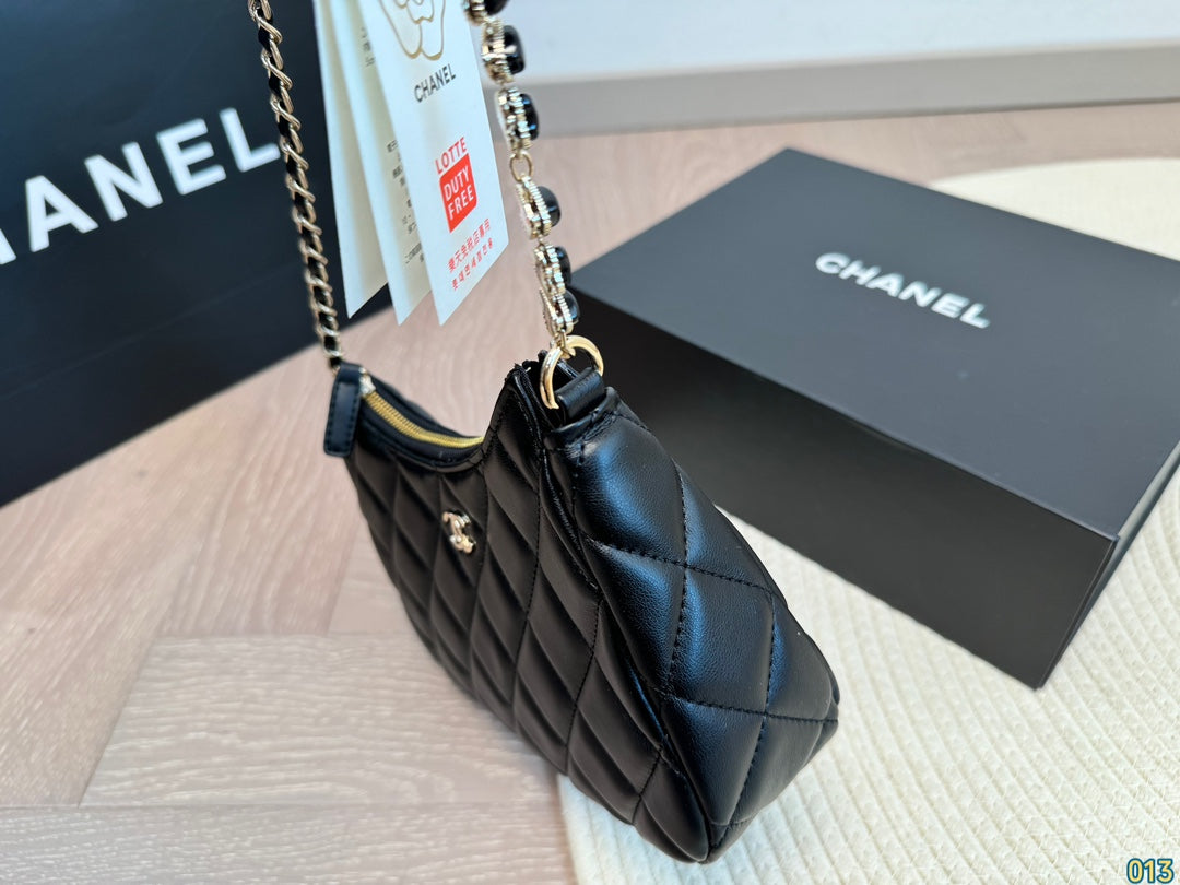 Cc new arrival chain bag size: 23 * 13 cm