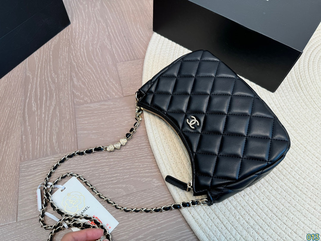 Cc new arrival chain bag size: 23 * 13 cm