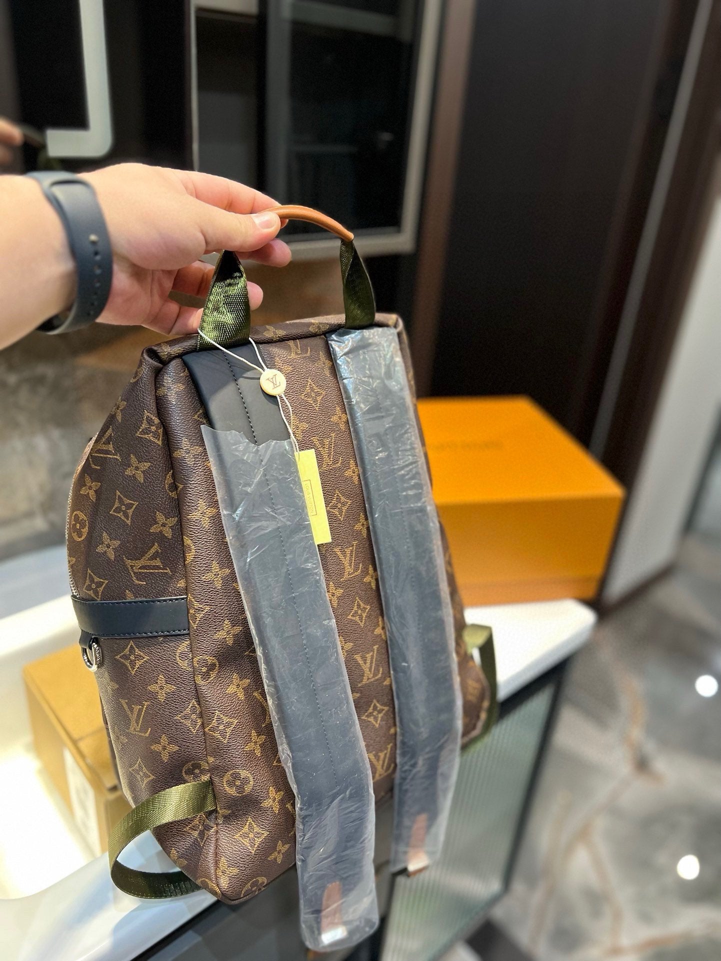 Louis new arrival backpack bag size: 28*37 cm