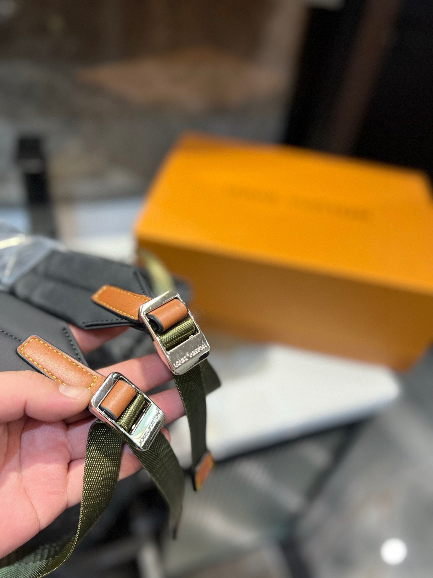 Louis new arrival backpack bag size: 28*37 cm