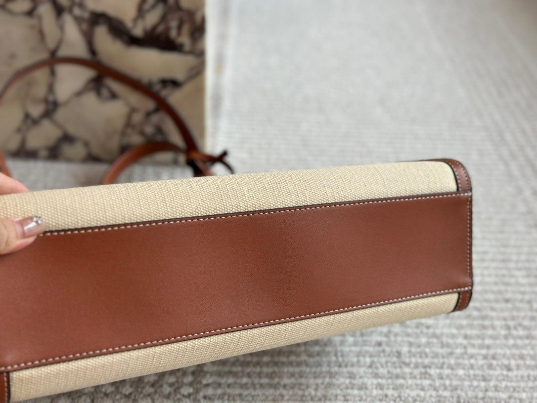 Ce new arrival 2025 tote bag size: 37*29 cm