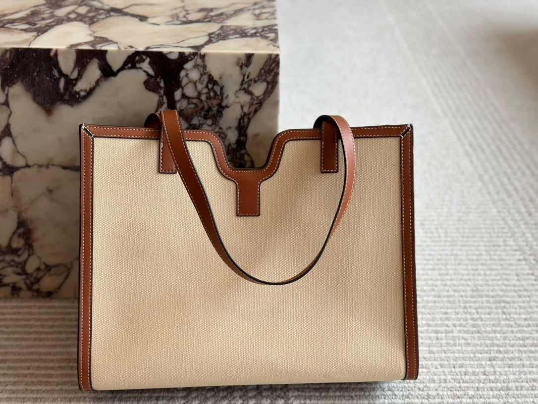 Ce new arrival 2025 tote bag size: 37*29 cm