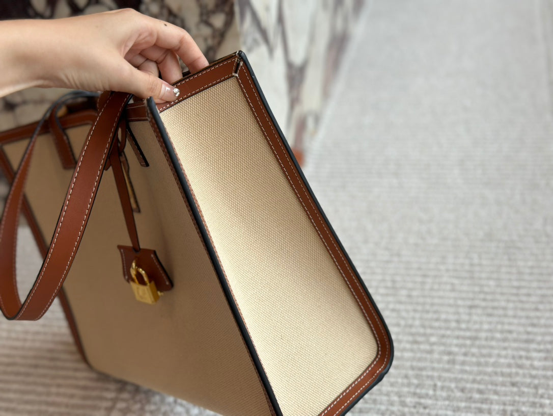 Ce new arrival 2025 tote bag size: 37*29 cm