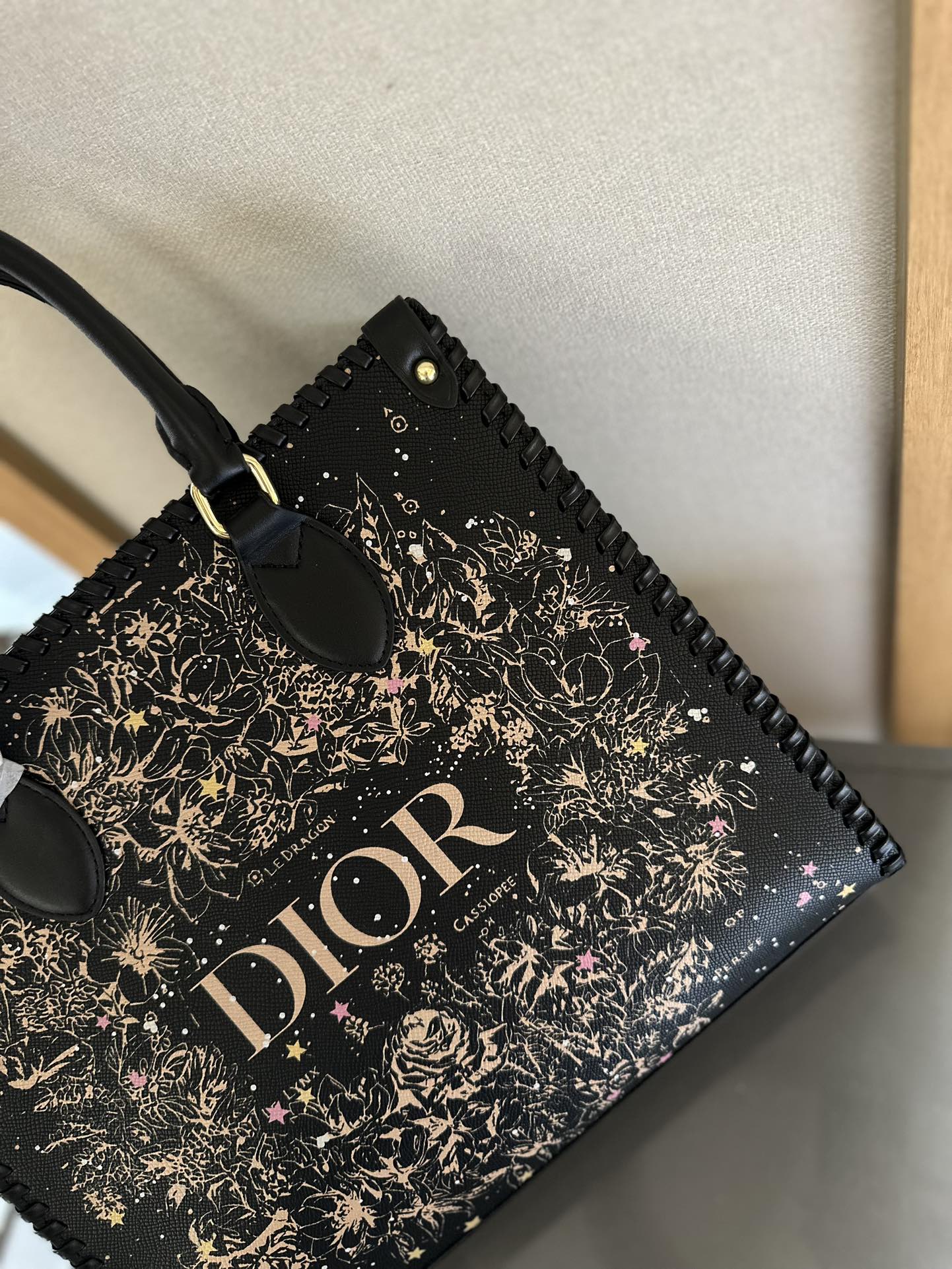 D new arrival tote bag size: 33 * 28 cm