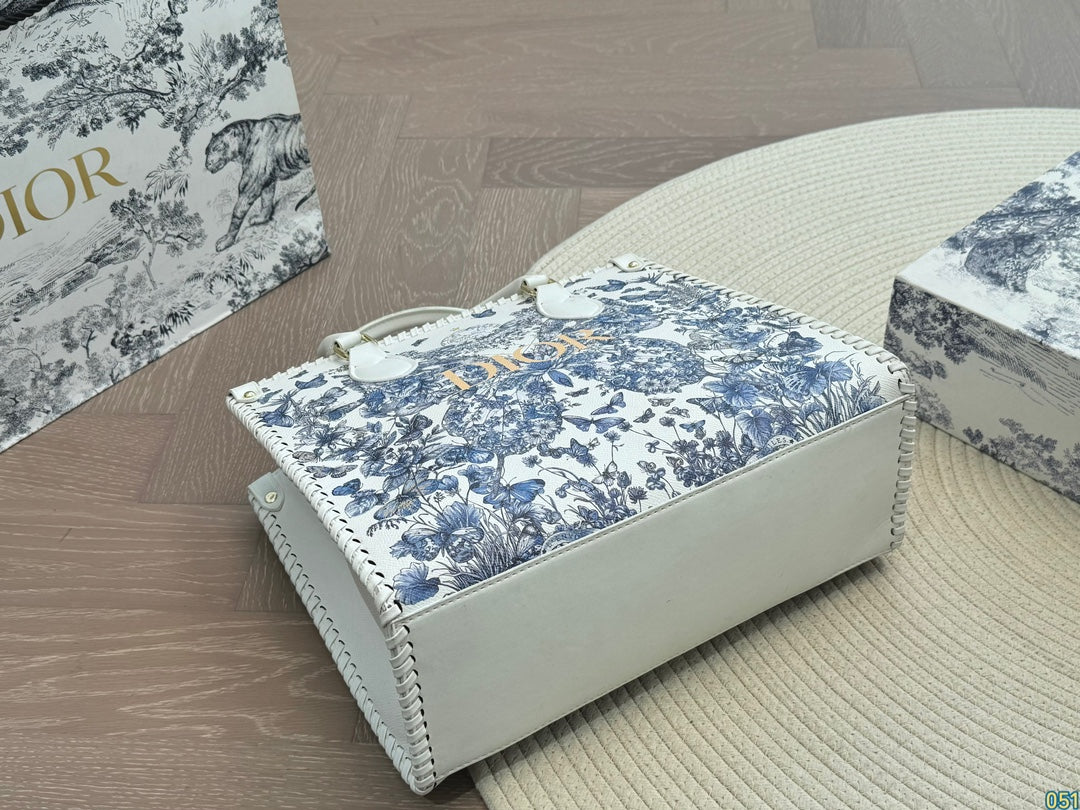 D new arrival tote bag size: 32 * 28 cm