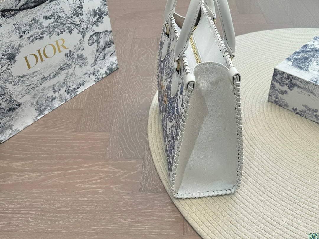 D new arrival tote bag size: 32 * 28 cm