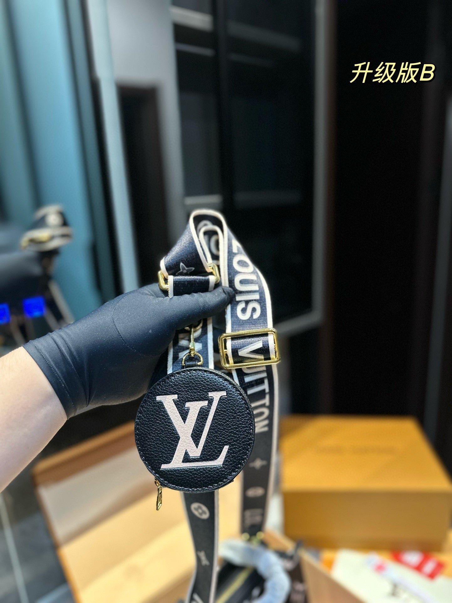 Louis new arrival Onthego East West bag size: 25.14cm