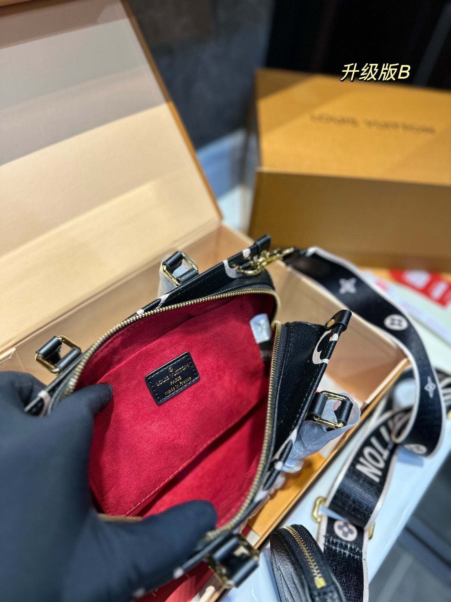 Louis new arrival Onthego East West bag size: 25.14cm