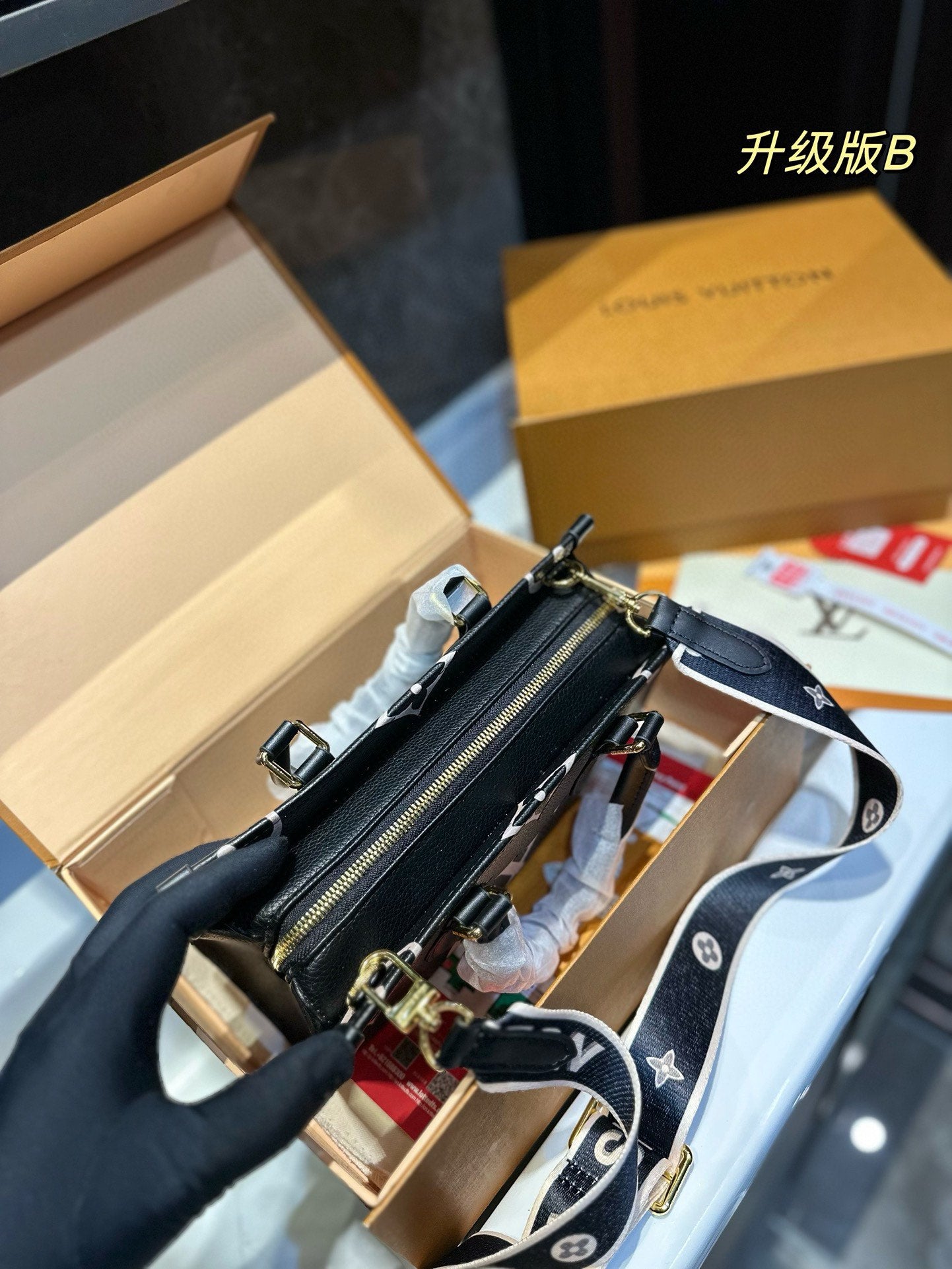 Louis new arrival Onthego East West bag size: 25.14cm