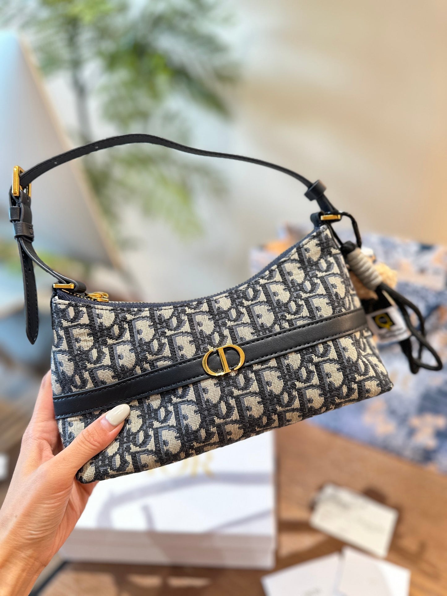 D 2025 new arrilval hobo bag size: 23 cm