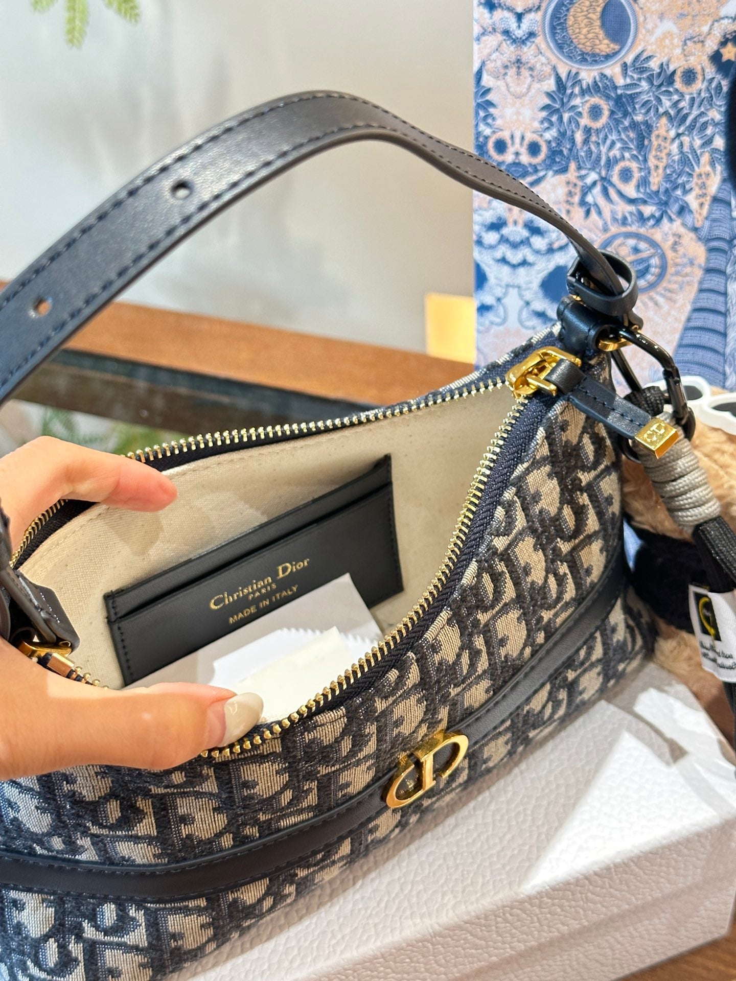 D 2025 new arrilval hobo bag size: 23 cm