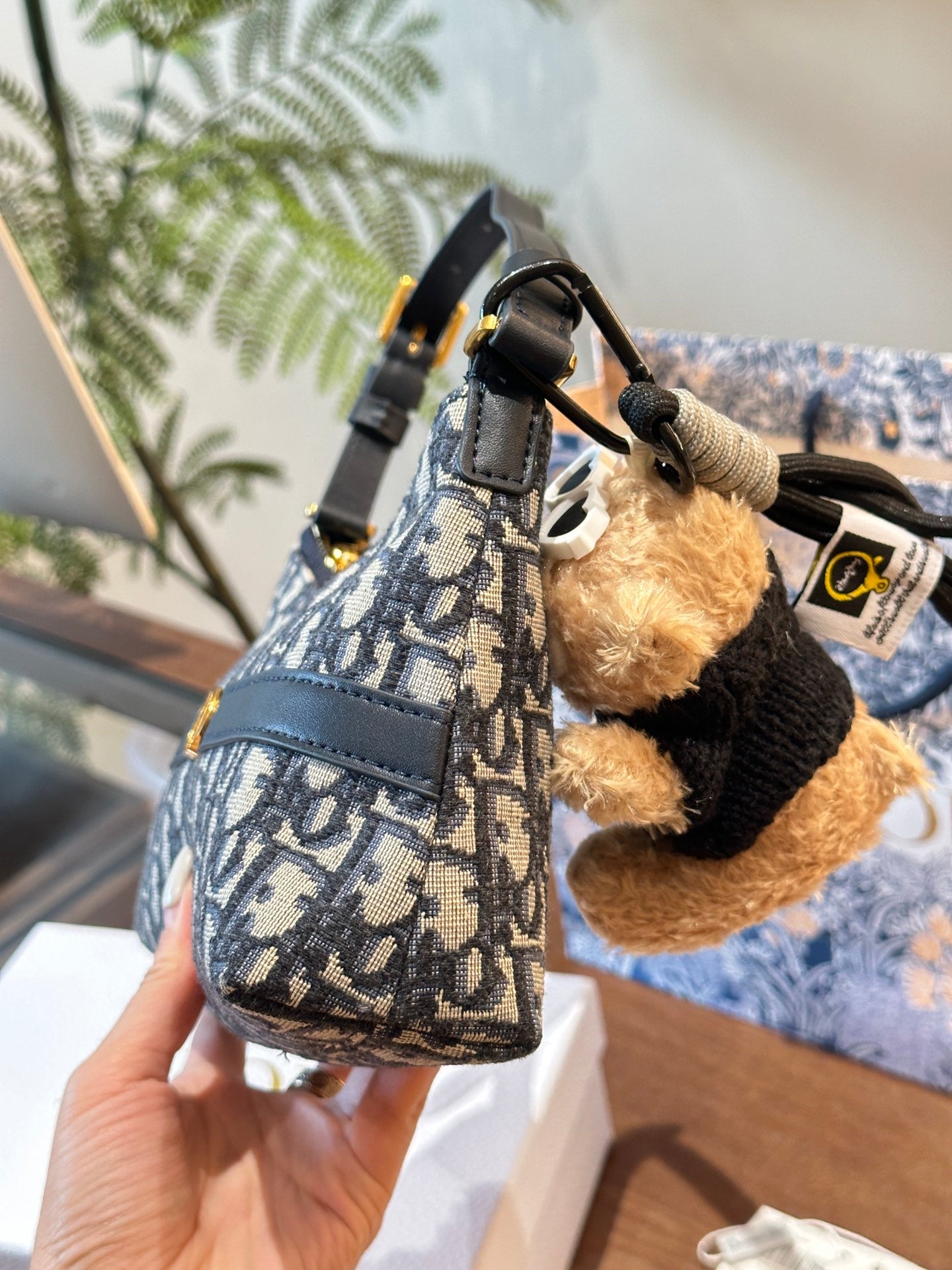 D 2025 new arrilval hobo bag size: 23 cm