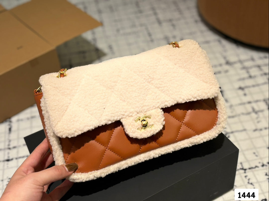 Cc 24K new arrival winter cf bag size: 26*16 cm