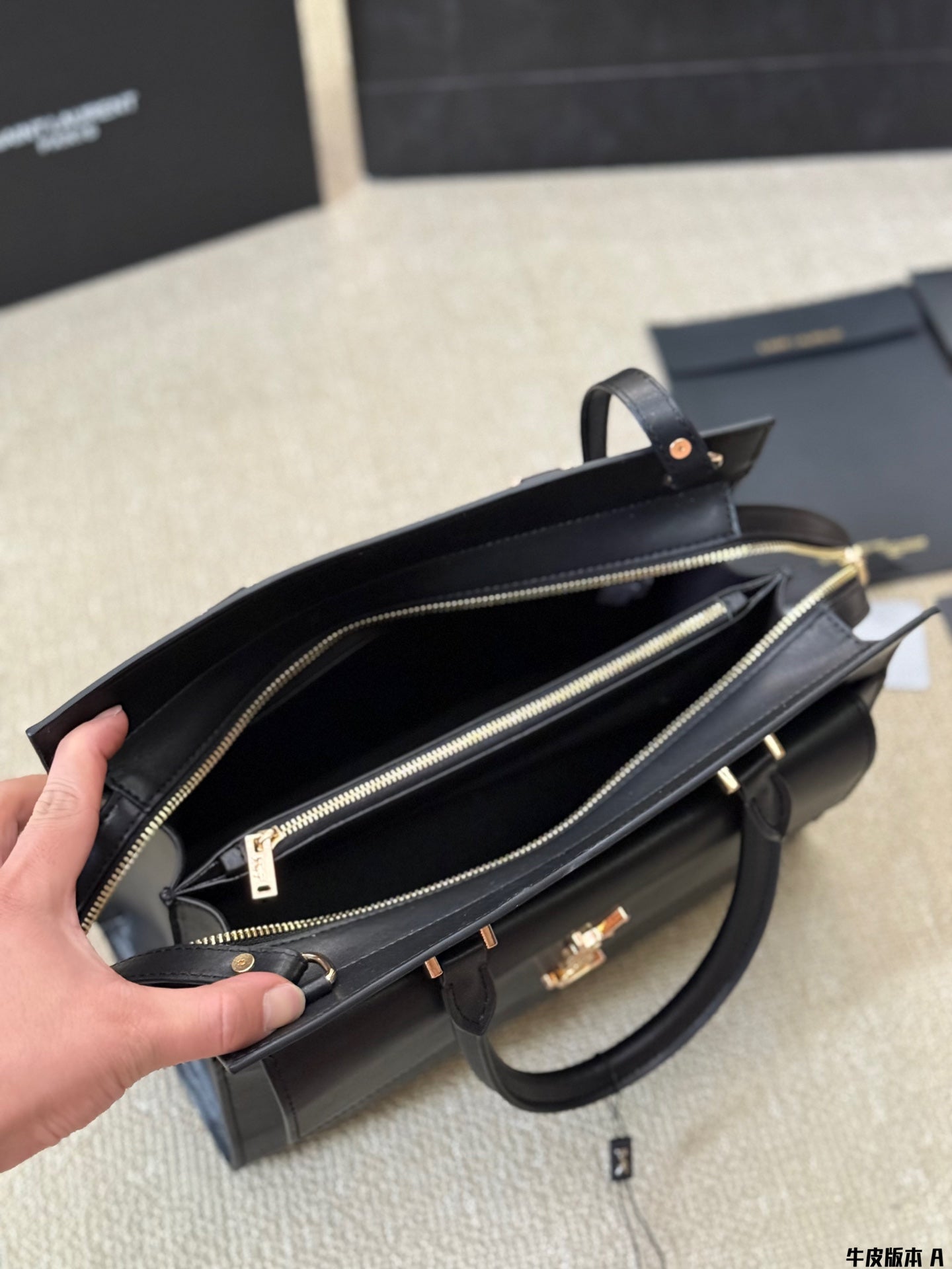 Y new arrival Uptown tote bag size: 30*25 cm