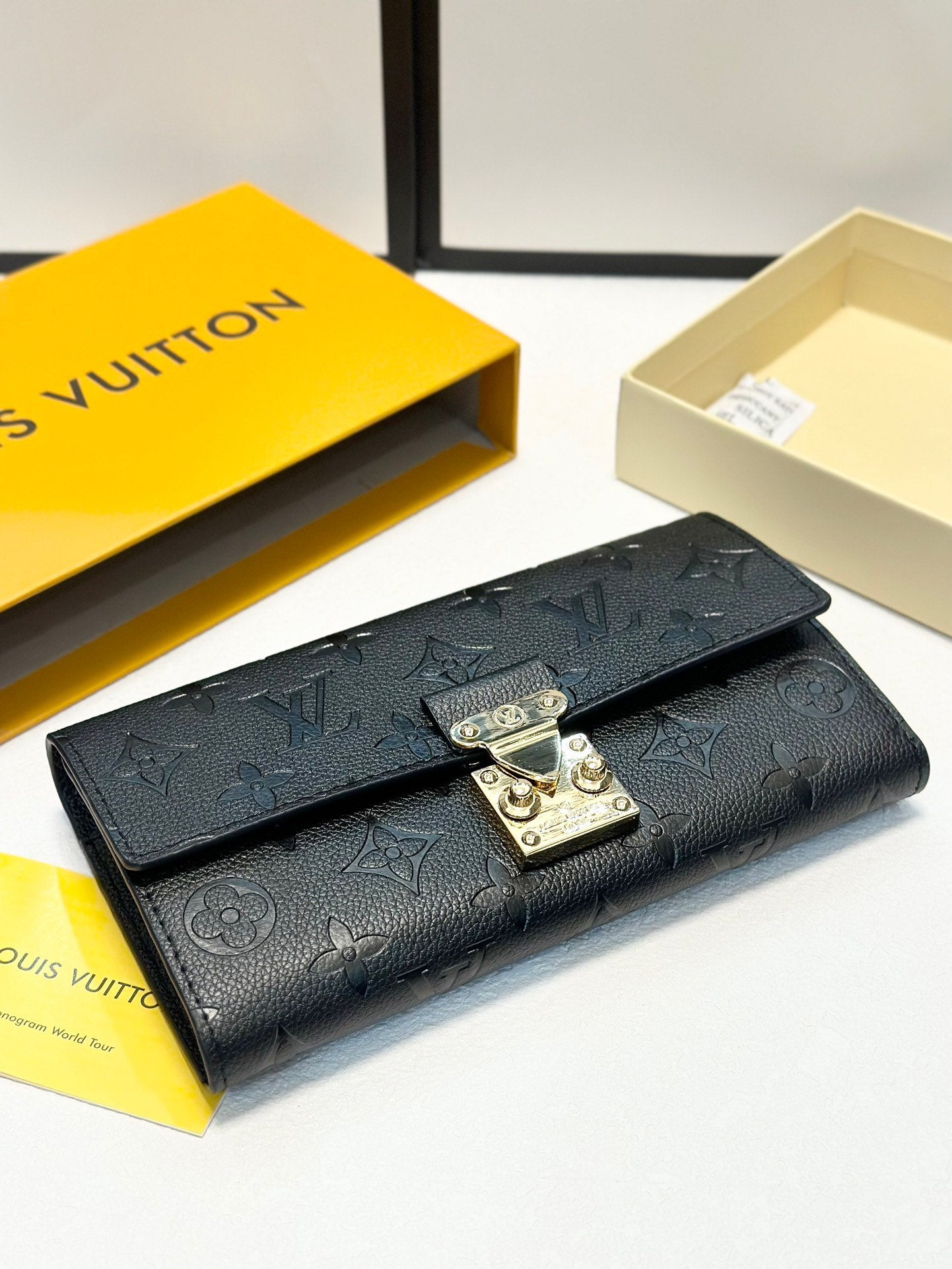 Louis new arrival  Pochette Metis wallet size: 19*10 cm