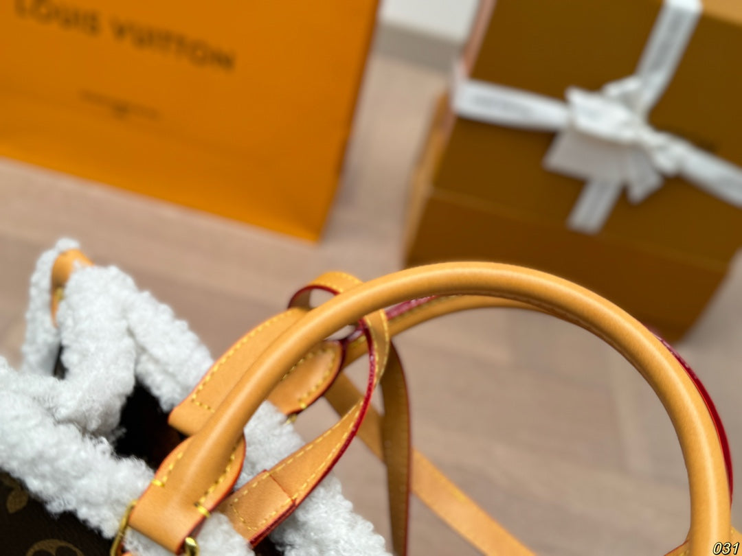 Louis new arrival onthego bag size: 33 * 26cm