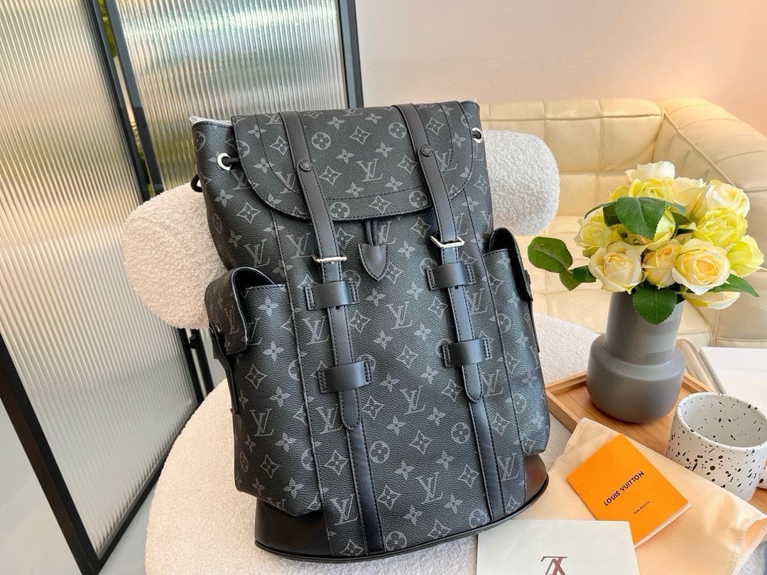 Louis new arrival men backpack bag 003 size: 31*15*45 cm