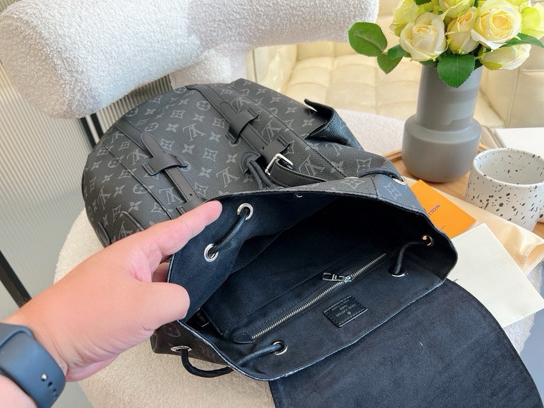 Louis new arrival men backpack bag 003 size: 31*15*45 cm