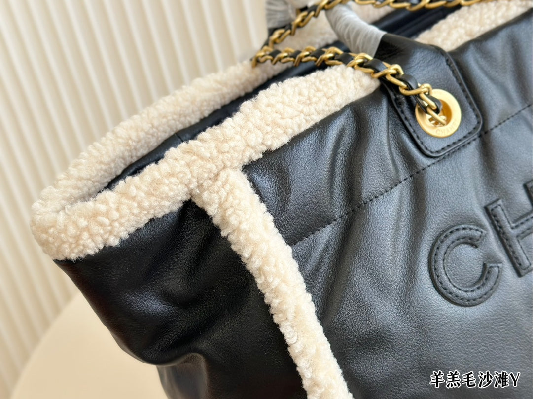 Cc new arrival tote bag size: 41*31cm