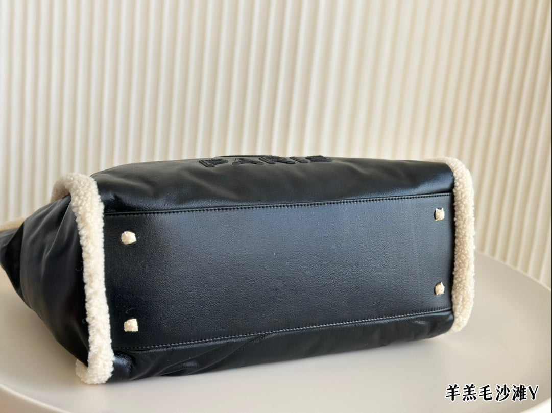 Cc new arrival tote bag size: 41*31cm