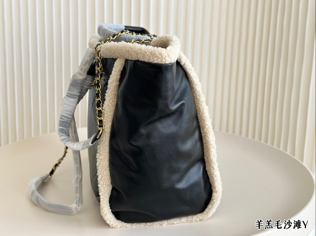 Cc new arrival tote bag size: 41*31cm