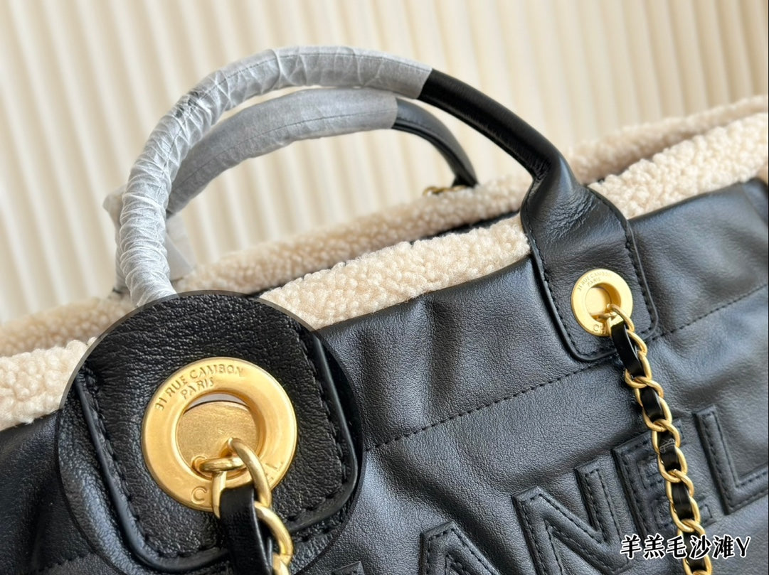 Cc new arrival tote bag size: 41*31cm