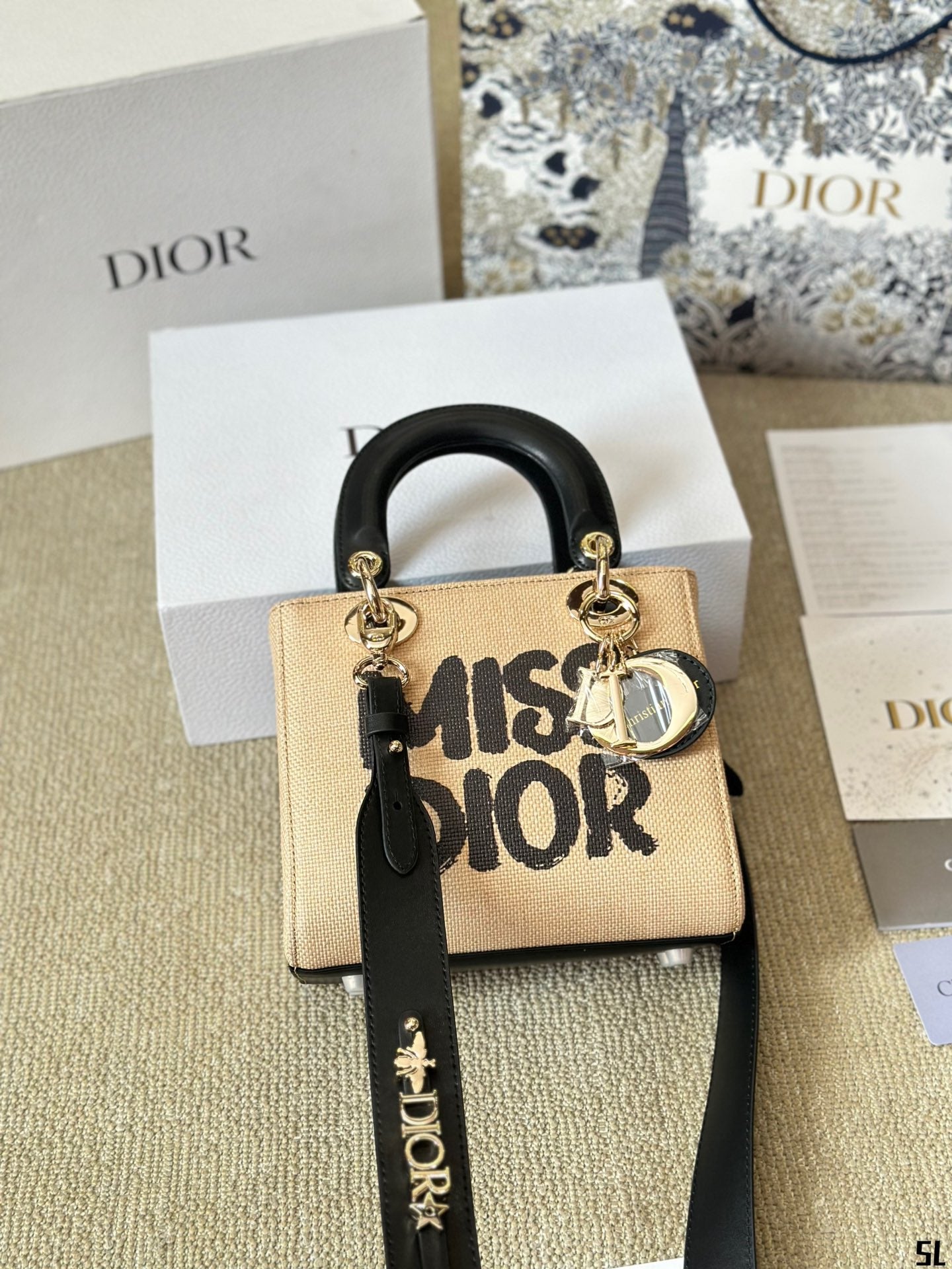 D new arrival lady bag size: 20*18 cm